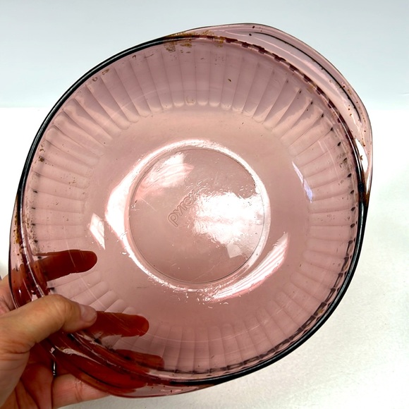 Vintage PYREX   ribbed 2 L pink/cranberry glass lidded casserole 024-S - Picture 6 of 7